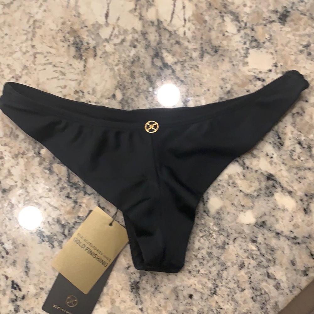 Vix solid basic cheeky NWT